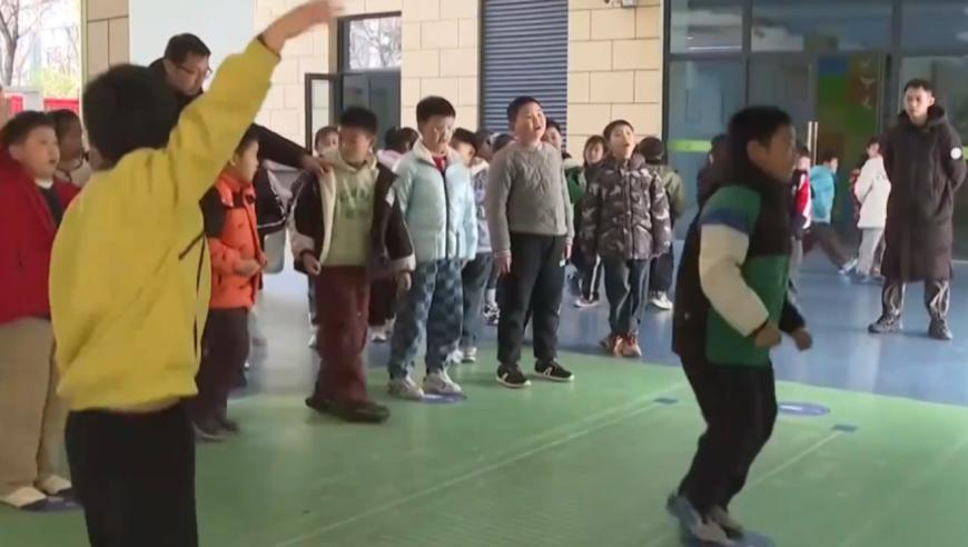 景甜似锦全能女爽一,2025年澳门管家婆免费资料大全,动态词语解释落实_创意版V11.26